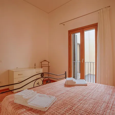Guesthost - Piazza San Domenico Near The Sea! * Трапани