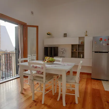 Guesthost - Piazza San Domenico Near The Sea! Appartement